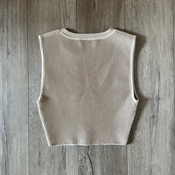 Aritzia Babaton - Sculpt Knit Muscle Cropped Tank - Fluent Taupe - Small - Picture 4 of 14